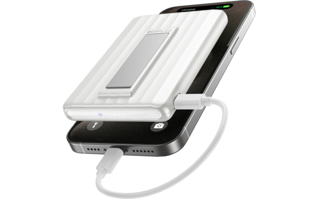 Weißes Ladegerät mit integriertem Smartphone-Halter, verbunden mit einem schwarzen Smartphone