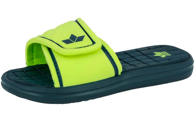 Neongelber Slide mit offener Vorderseite, dunkelblauer Sohle und kleinem dunkelblauem Logo auf Riemen und Fußbett