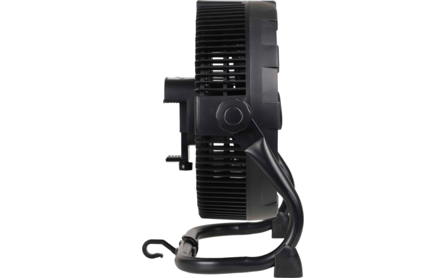 Schwarzer tragbarer Tischventilator, Seitenansicht; rundes Gehäuse mit Lüftungsgitter, Stellknopf und gebogenem Standfuß mit Haken