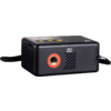 Radio portable noire avec bouton de volume orange, écran et sangle de transport