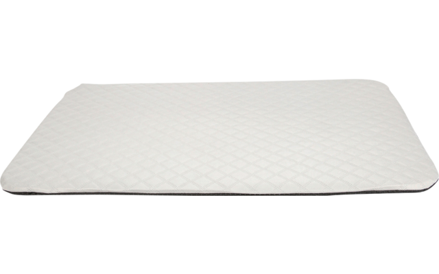 Pièce rectangulaire blanche matelassée sur fond clair