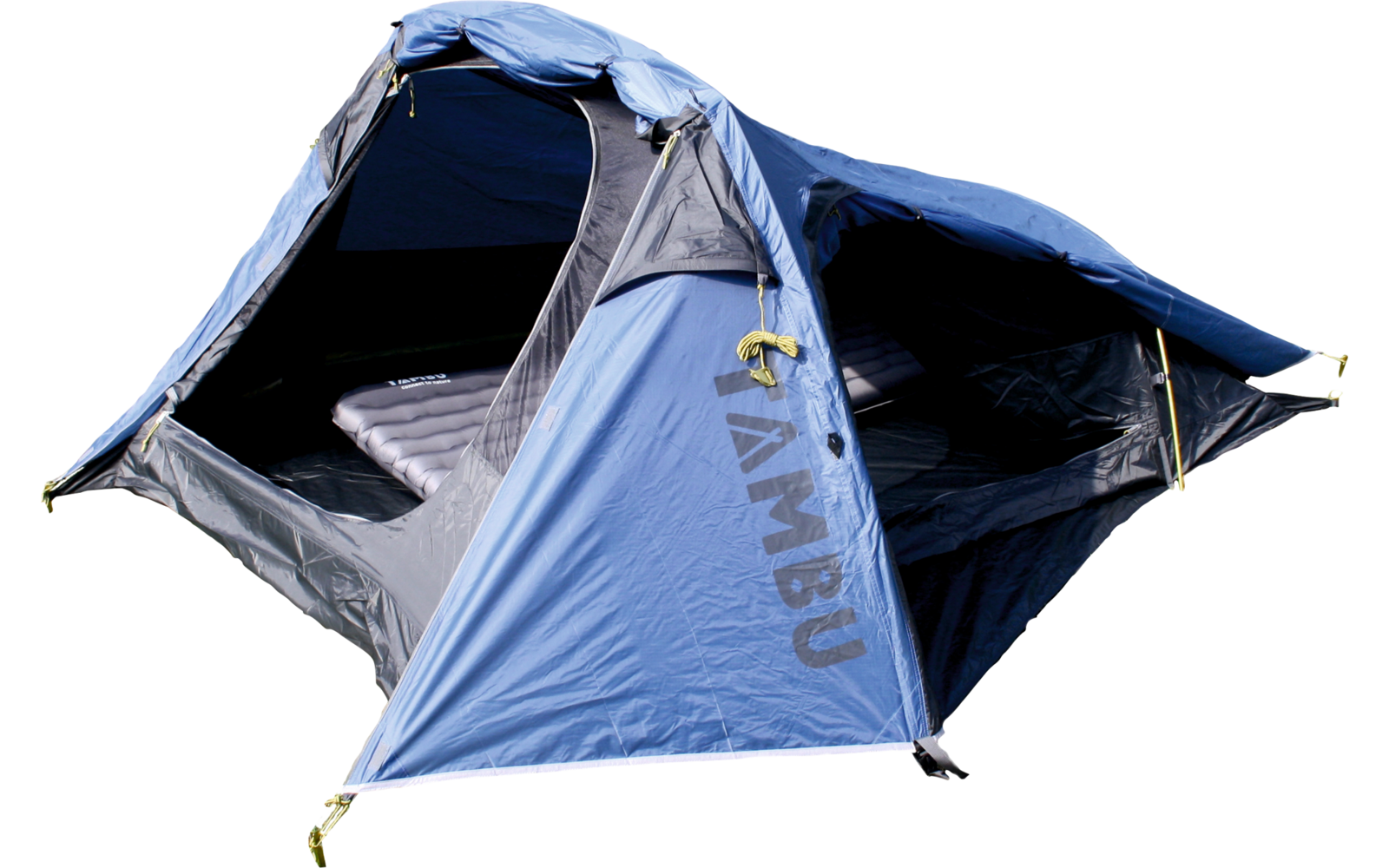 Tente bleue à entrée ouverte; à l'intérieur un matelas gonflé; sur fond blanc