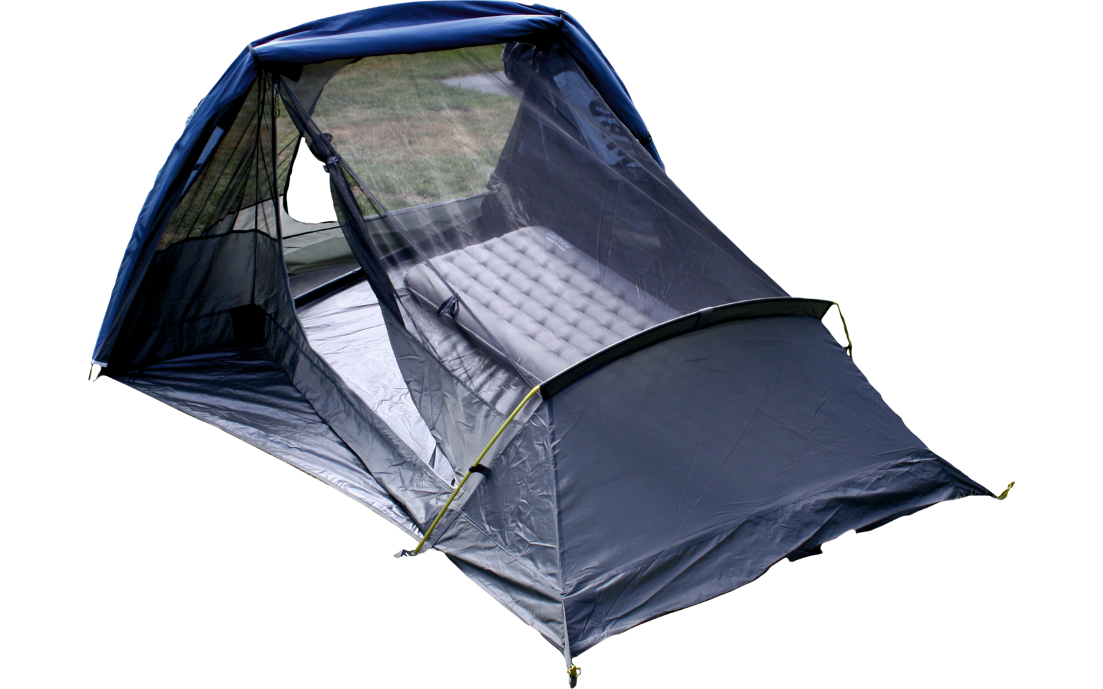 Petite tente bleue pour une personne avec entrée en moustiquaire ouverte et un matelas gonflable à l'intérieur