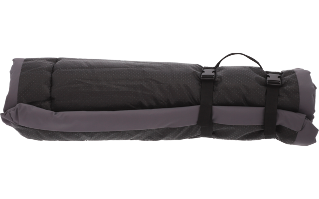 Zusammengerollte schwarze Yogamatte mit Tragegurt