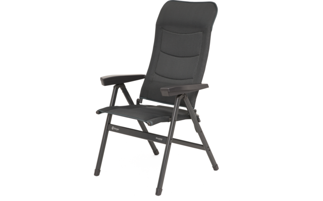 Grauer Klappstuhl mit hoher Rückenlehne, gepolsterten Armlehnen, Stoffsitz und Metallgestell