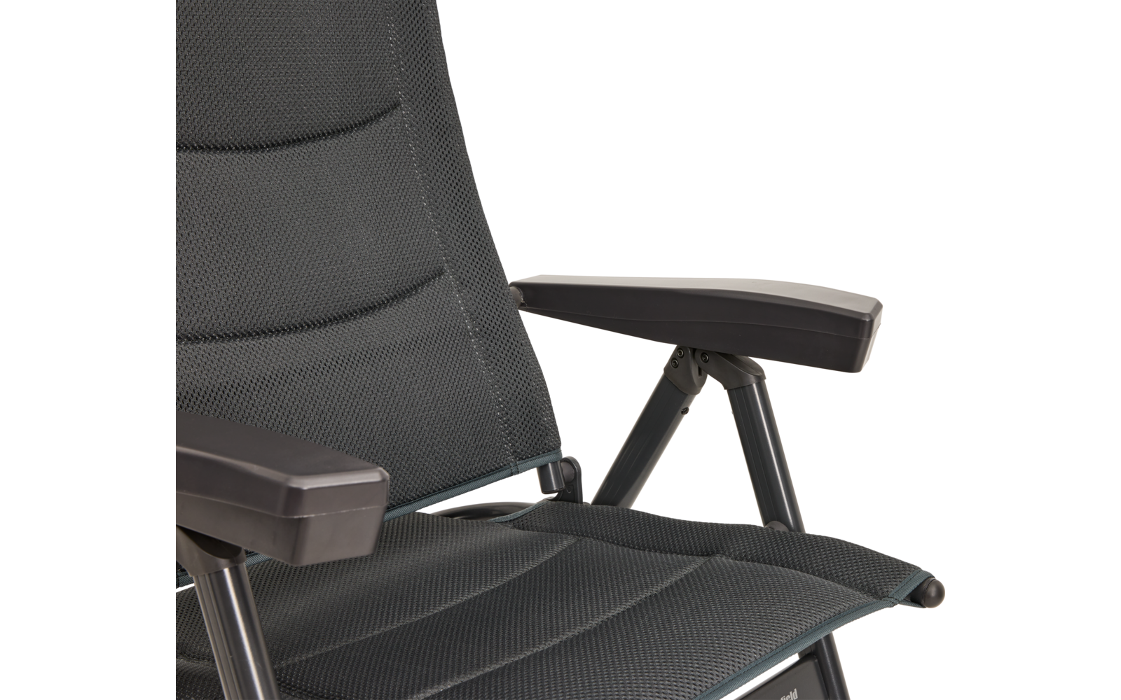 Dunkelgrauer gepolsterter Stuhl mit mesh-ähnlichem Bezug, sichtbare Sitzfläche, Rückenlehne, gepolsterte Armlehnen und Metallgestell