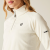 Weißer Pullover mit Reißverschluss und kleinem Logo auf der Brust