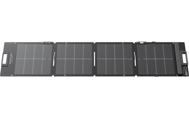 Aufgeklapptes schwarzes faltbares Solarpanel mit fünf rechteckigen Modulen, Metallösen an den Rändern und zwei Tragegriffen