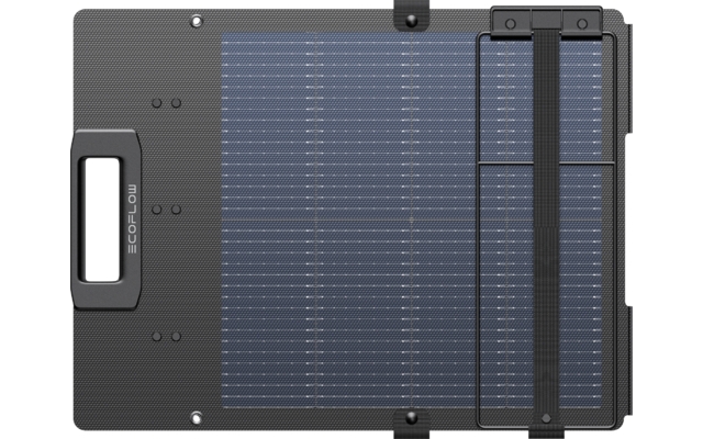 Rechteckiges Solarmodul mit dunkelblauen Solarzellen, schwarzem Rahmen, zwei schwarzen Riemen rechts und schwarzem Griff mit Aufschrift 'ECOFLOW'