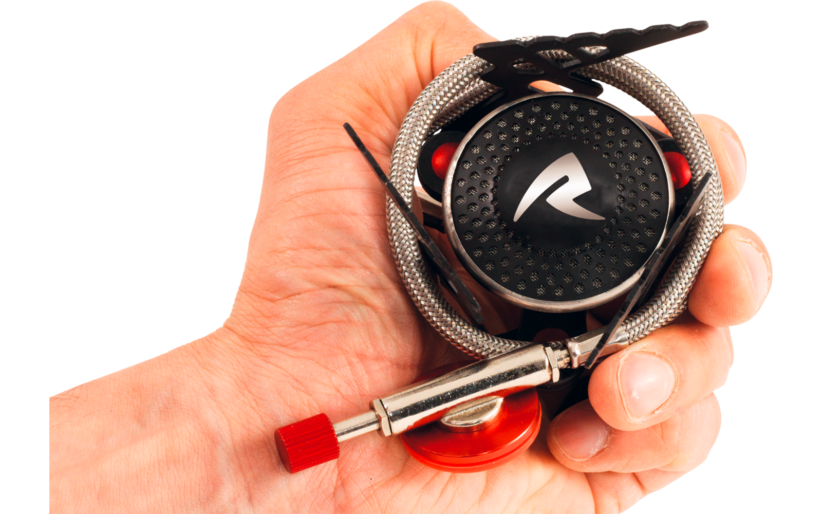 Hand houdt rond zwart-rood apparaat met getextureerd zwart midden, opgerolde metalen flexslang en zilveren aansluiting