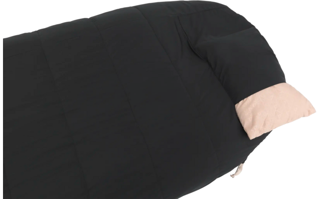 Zwart dekbed met een lichtgekleurde kussen aan één zijde