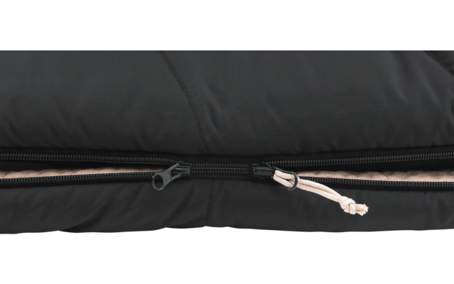 Close-up van een zwarte rits met twee schuivers, aan een schuiver hangt een wit touwtje