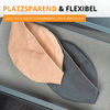 Deux pièces de tissu pliées (orange clair et gris foncé) sur une surface grise à côté de rails bleus ; en haut à gauche le texte 'PLATZSPAREND & FLEXIBEL' et une bande orange avec 'LÄSST SICH LEICHT ZUSAMMENFALTEN & VERSTAUEN'
