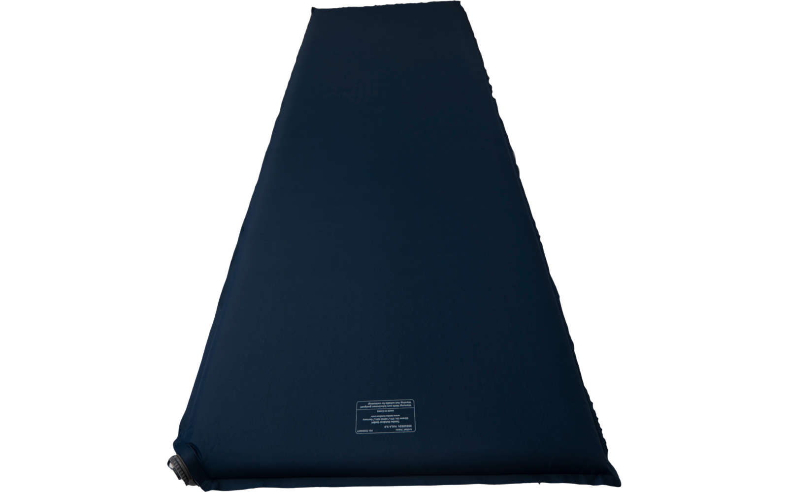 Dunkelblaue, rechteckige Matte, oben leicht schmaler; weiße aufgedruckte Beschriftung nahe einem Ende und schwarzes Ventil an einer Ecke; weißer Hintergrund