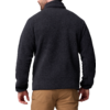 Person von hinten mit schwarzer Jacke und brauner Hose
