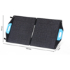 Schwarzes, aufgestelltes faltbares Solarpanel mit blauen Griffen