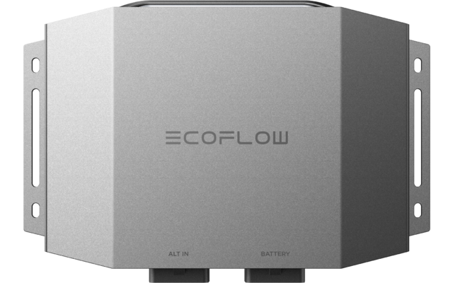 Graues Metallgehäuse mit mittig aufgedrucktem Schriftzug 'ECOFLOW', links und rechts jeweils ein Montageblech, unten mittig ein Kabelanschluss und die Beschriftungen 'ALT IN' und 'BATTERY'
