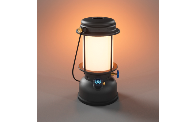 Lanterna nera con diffusore luminoso cilindrico bianco, base rotonda, display digitale con "22:00", manopola blu e maniglia nera su sfondo arancione