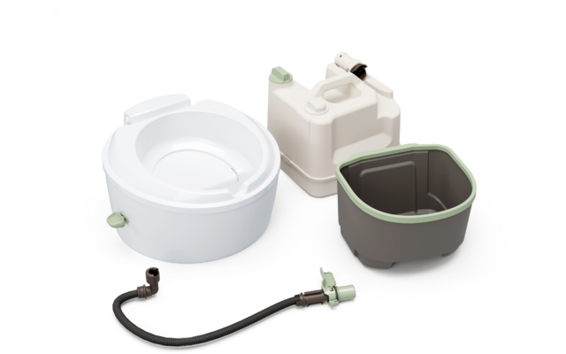 Drei weiße und graue Behälter mit grünem Verschluss und einem schwarzen Kabel