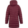 Blick auf die Rückseite einer weinroten Steppjacke mit Kapuze