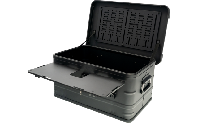 Elektrischer Waffeleisen mit offener Oberseite, sichtbar sind die Waffeleisenplatten