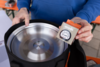 Omnia x Fritz Berger Campingbackofen 3 Liter Set 5-tlg. inkl. Silikonbackform, Aufbackgitter, Transporttasche & Thermometer