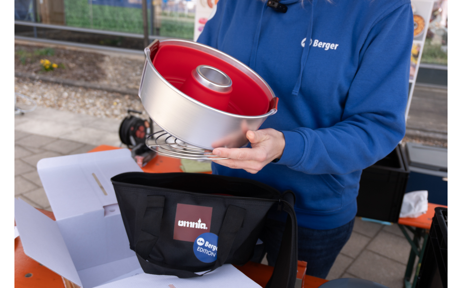 Imagen del producto Horno de camping Omnia Edici&oacute;n Fritz Berger 5 piezas 1