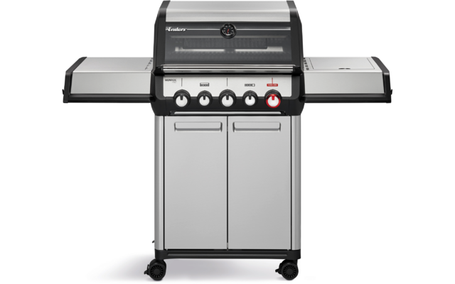 Edelstahl-Grill freistehend mit geschlossenem Deckel, rundem Thermometer auf der Haube, vier Drehreglern, zwei Seitentischen, zweiflügeligem Unterschrank und Rollen