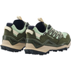 Paar grün-beiger Wanderschuhe mit schwarzen Profilsohlen, Rückansicht leicht seitlich