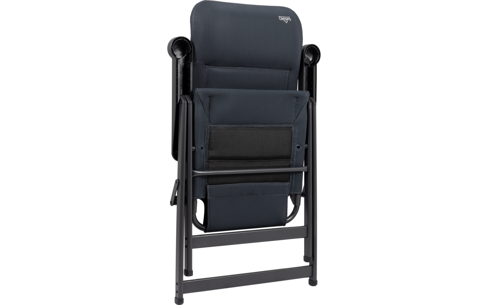 Chaise pliante gris foncé pliée avec revêtement en tissu, armature métallique noire et accoudoirs visibles