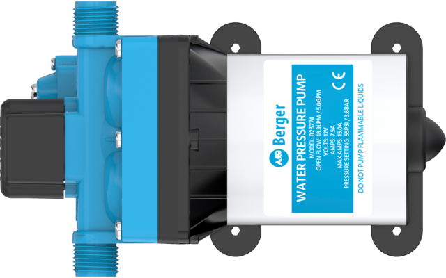 Blau-schwarzes Gerät mit weißem Etikett 'WATER PRESSURE PUMP', zwei blaue Anschlussstutzen, schwarzer Motor-/Pumpenkörper, elektrischer Anschluss und schwarze Montageplatte mit vier Löchern