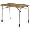 Table rectangulaire avec plateau effet bois, quatre pieds tubulaires argentés et patins noirs réglables sur fond blanc