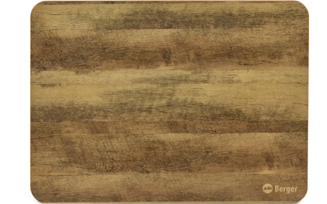 Surface en bois rectangulaire aux coins arrondis avec veines horizontales en nuances de brun; petit logo rond 'Berger' en bas à droite