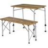 Une table rectangulaire et un banc rectangulaire avec plateaux effet bois brun, pieds métalliques argentés avec entretoises en croix et embouts en plastique noir