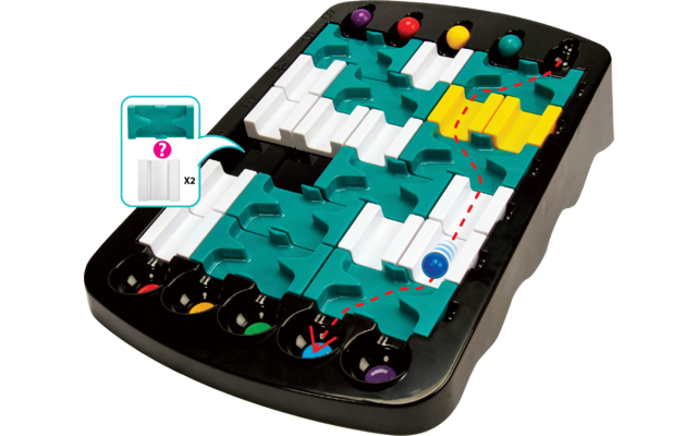 Un plateau avec un jeu de société et des pièces de jeu de différentes couleurs