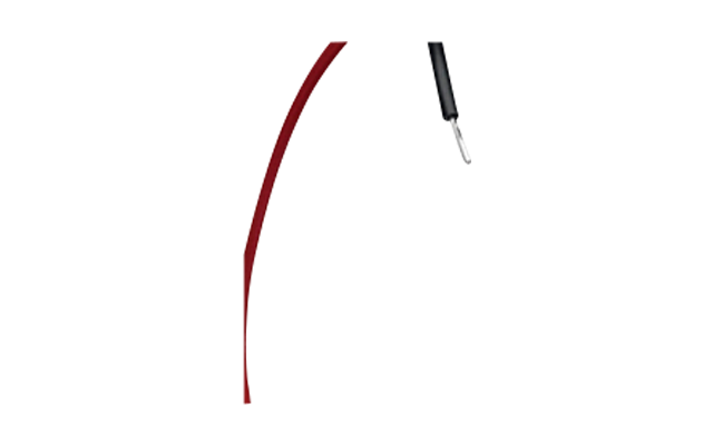 Placa de montaje cuadrada negra con inserto circular, puertos USB-A y USB-C visibles y dos cables pelados (rojo, negro)