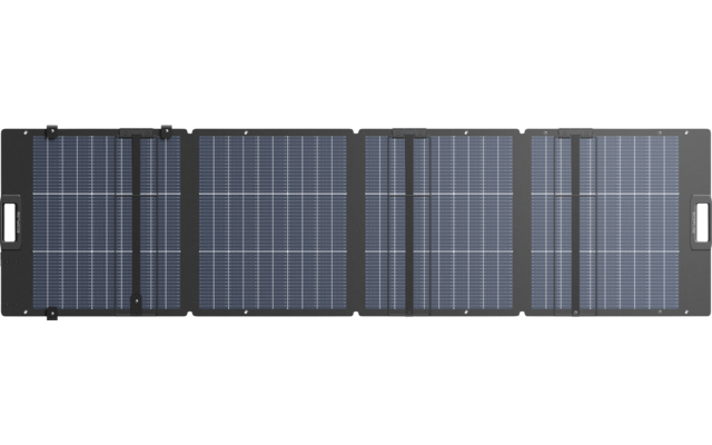 Vier nebeneinander angeordnete rechteckige Solarpaneele mit blauen Solarzellen und schwarzem Rahmen