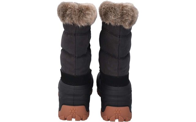 Rückenansicht eines Paars schwarzer Winterstiefel mit gesteppter Schaftpartie, Fellbesatz am Schaftbund und braunen Profilsohlen