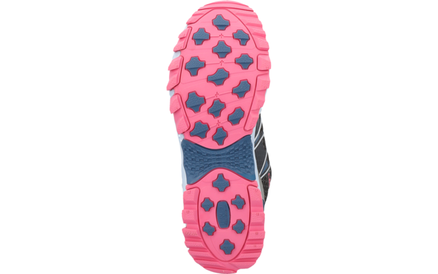 Ansicht der Schuhsohle, pink mit dunkelblauen Profilstollen; Seitenkante des Schuhs dunkelblau mit weißen Streifen sichtbar