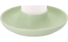 Œuf blanc dans un coquetier vert