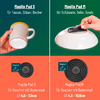 Gedeeld beeld. Links: hand houdt een lichtgrijze mok met gele rand; hieronder een zwarte ronde pad met opschrift 'MagUp Pad S', zichtbare tekst 'für Tassen, Gläser, Becher' en 'Ø 4,0 - 7,0cm'. Rechts: hand houdt een omgekeerde witte kom; hieronder een zwarte ronde pad met opschrift 'MagUp Pad M', zichtbare tekst 'für Schüsseln, Teller, Bowls' en 'Ø 4,0 - 10,0cm'. Achtergrond boven groen, onder oranje