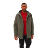 Mann in rotem Pullover und grüner Jacke