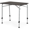 Table rectangulaire avec plateau en bois brun foncé, quatre pieds métalliques argentés réglables avec embouts en plastique noir et barres de renfort sous le plateau