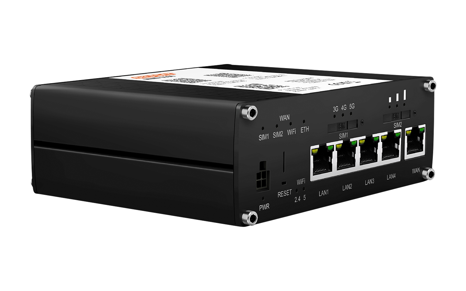 Schwarzes rechteckiges Metallgehäuse mit weißem Etikett oben, vier Ethernet-Buchsen mit grünen und gelben LED-Anzeigen, zwei kleine rechteckige Öffnungen neben den Buchsen, ein kleiner Knopf mit der Beschriftung "RESET", sichtbare silberne Schrauben 