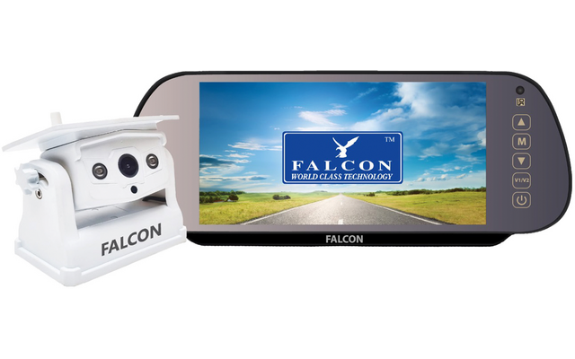 Weiße Kamera mit drei Objektiven und Aufschrift "FALCON" links; schwarzer Monitor rechts mit Bildschirm, der Straße, grünes Feld, blauen Himmel und ein blaues Logo mit Vogel und Schrift "FALCON" zeigt; mehrere Tasten an der rechten Seite