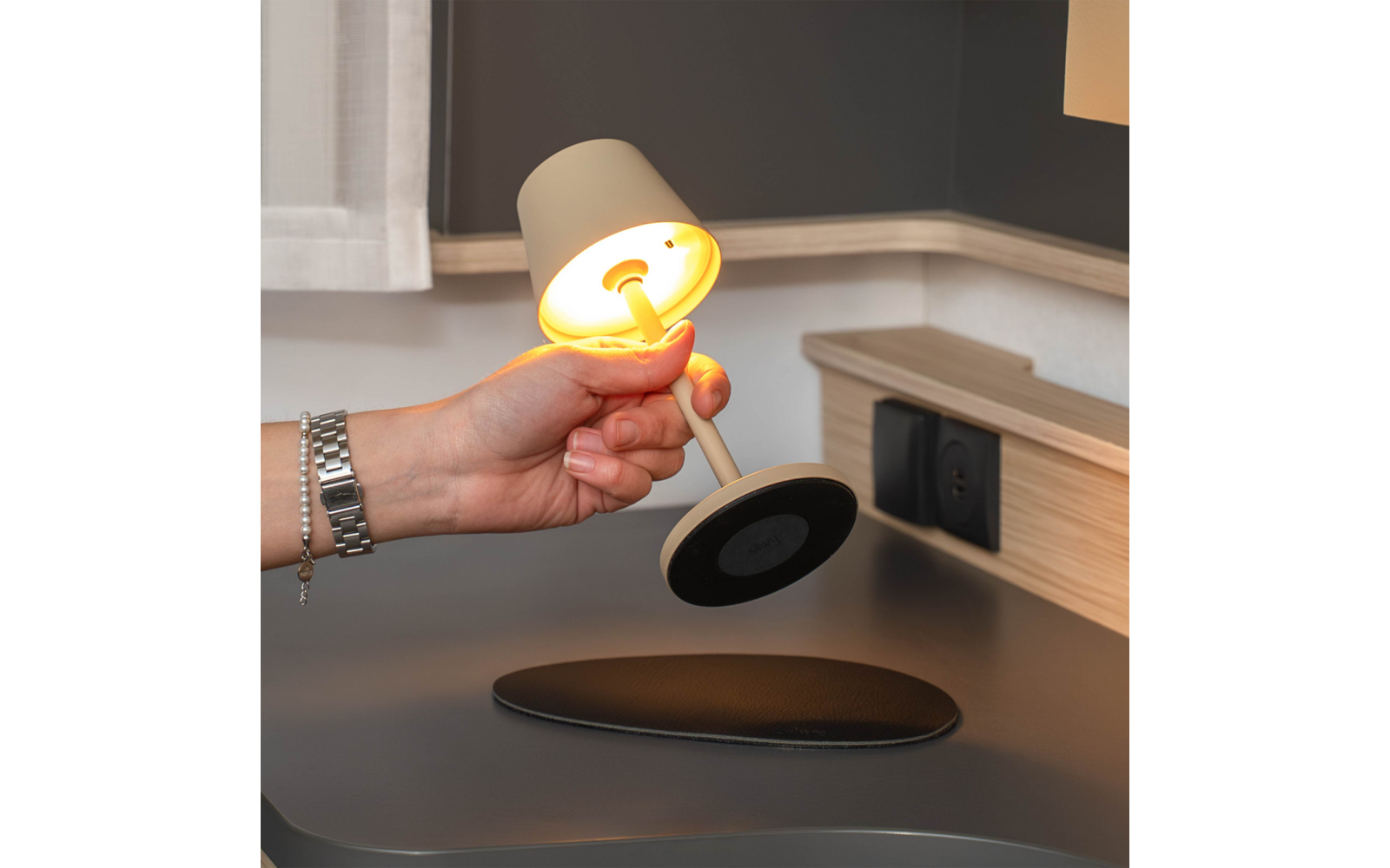 Produktbild Silwy Magnet-Leuchte Tischleuchte mit Metall-Nano-Gel-Platzset 1