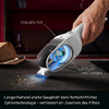 Hand hält weißen Handstaubsauger über dunkler Arbeitsfläche mit Krümeln; durchsichtiges Gehäuse zeigt blauen Wirbel; Beschriftungen 'STAUBFILTER' und 'ZYKLON-ABSCHIEDER'; Brot auf Schneidebrett im Hintergrund; deutscher Werbetext am unteren Bildrand