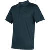 Dunkelgrünes kurzärmeliges Polohemd auf weißem Hintergrund, Polokragen mit Knopfleiste, kleines Logo auf linker Brust und Patch am linken Ärmel