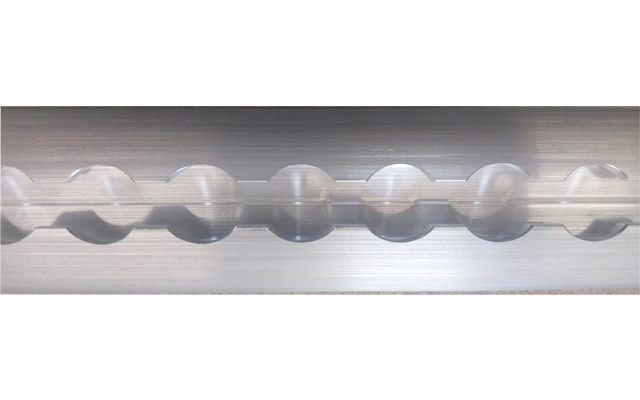 Rail d'arrimage en aluminium semi-circulaire (2000 x 50 x 11,5 mm)
