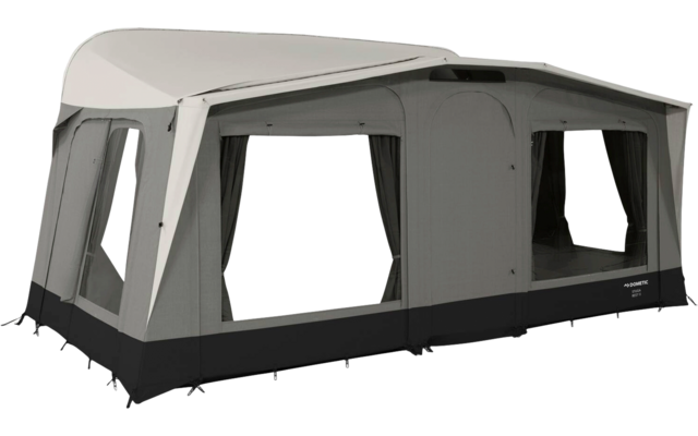 Großes graues Zelt mit hellem Dach, mehreren großen Fenstern mit Vorhängen und schwarzem Boden